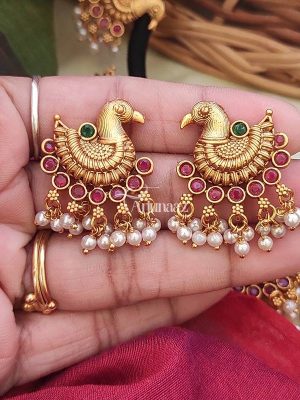 Classic Swan Thread Necklace