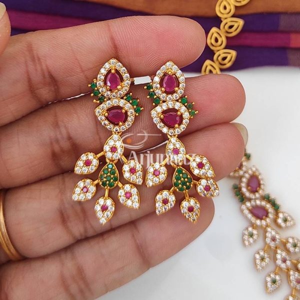 Elegant Leaf Design Necklace with Earrings