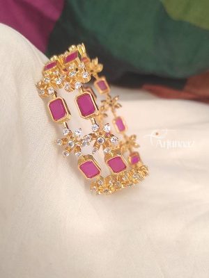 Contemporary Star Design Bangle