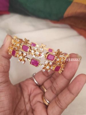 Contemporary Star Design Bangle