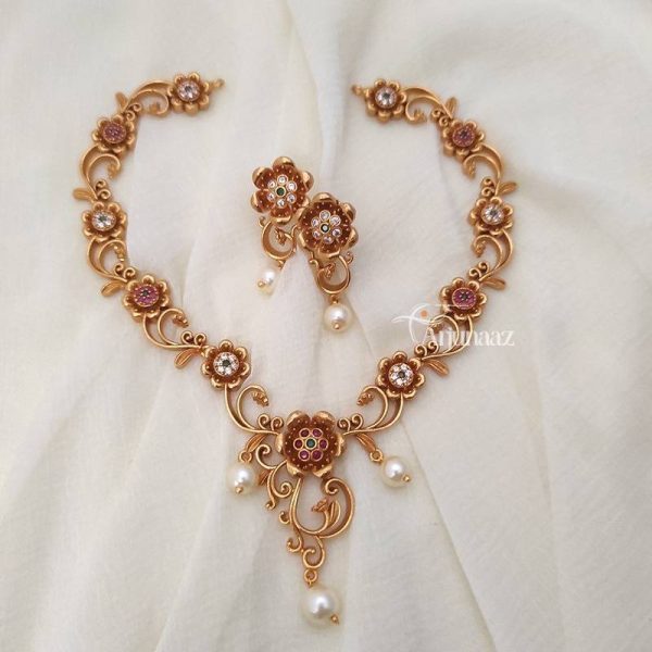 Beautiful floral design necklace