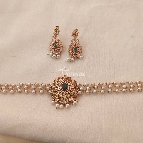 Traditional Pearls Beads Choker