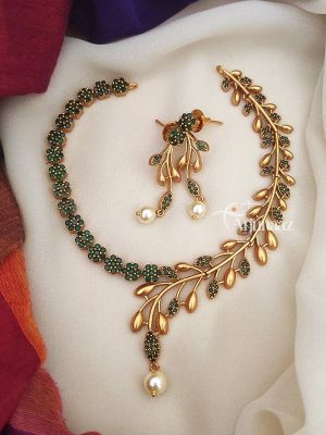 Green Stones Leaf Necklace