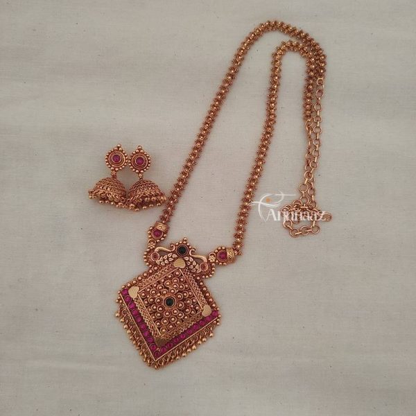 Floral Design Pendent With Chain