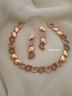 Stunning Leaf Elite Design Necklace