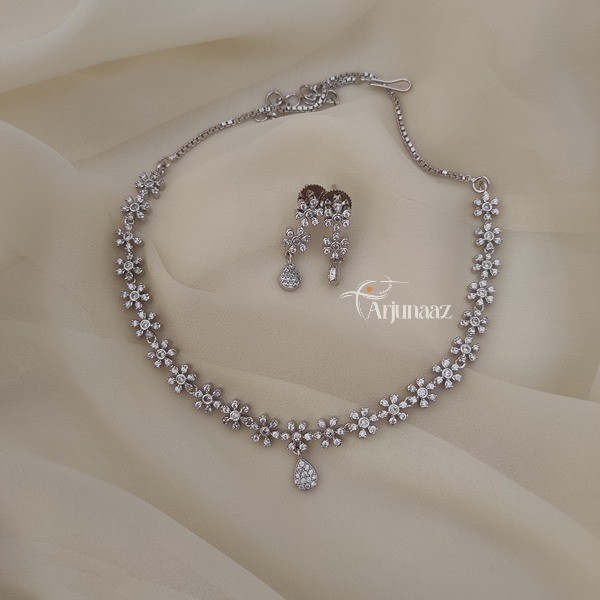 Attractive Diamond Light Weight Necklace