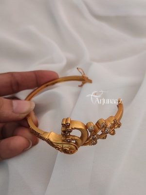 Pretty Peacock Design Bracelet