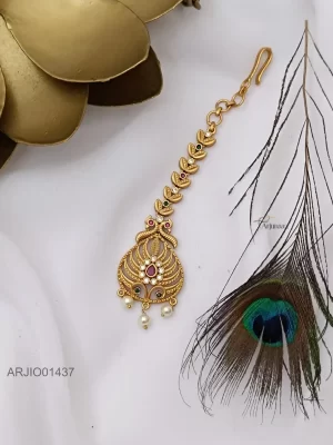 Leaf Design and Dual Peacock Tikka