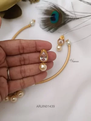 White Stones Hasli Tube Necklace