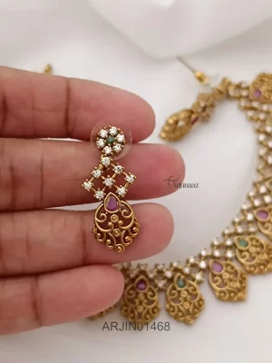 Leaf Design Stone Necklace