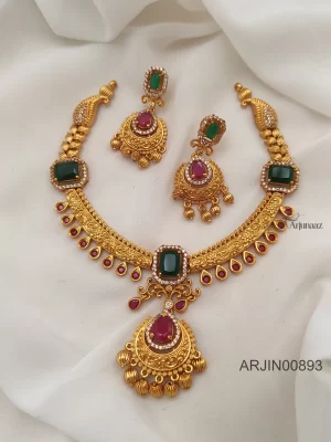 Pretty Flower Design Necklace