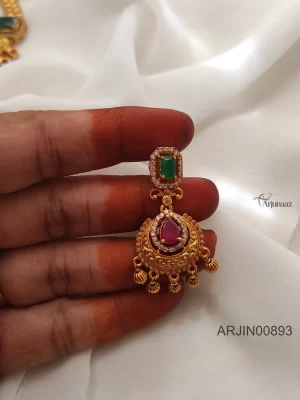 Pretty Flower Design Necklace