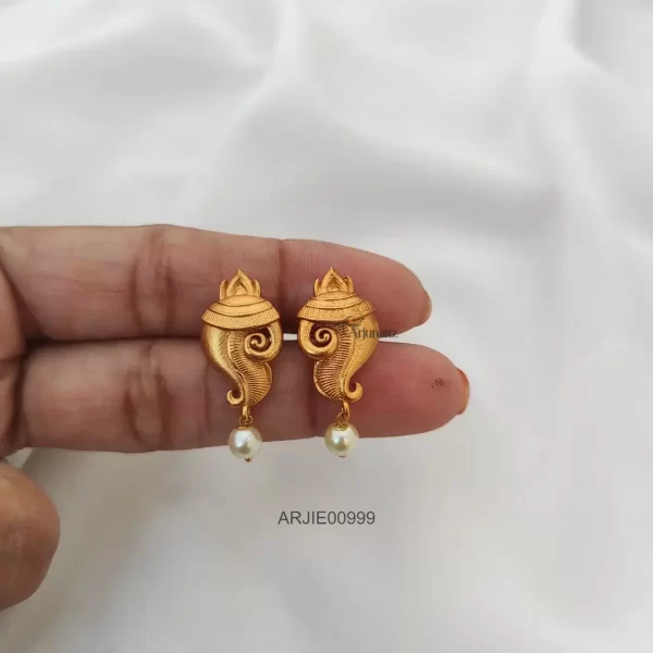 Cute Sangu Earrings