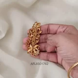 Elegant Floral Saree Pin