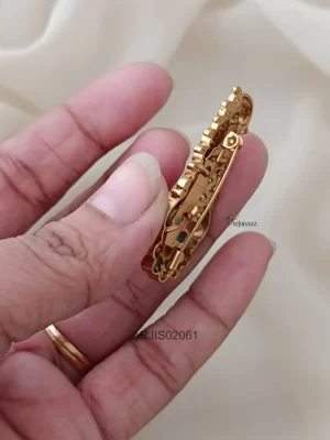 Unique Floral Design Saree Pin