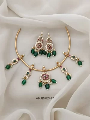 Trendy Kemp Stone with Emerald Beads Hasli Necklace
