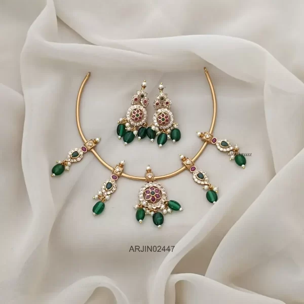 Trendy Kemp Stone with Emerald Beads Hasli Necklace