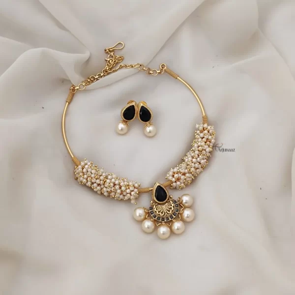 Black Stone Hasli Pearl Necklace