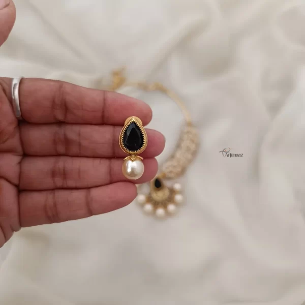 Black Stone Hasli Pearl Necklace