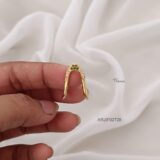 Green and White Vanki Finger Ring