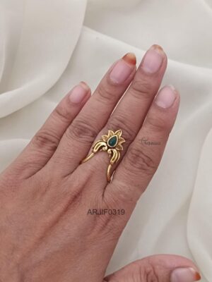 Antique Green Vanki Ring