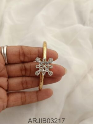 White Stone Open Type Bracelet ARJIB03217